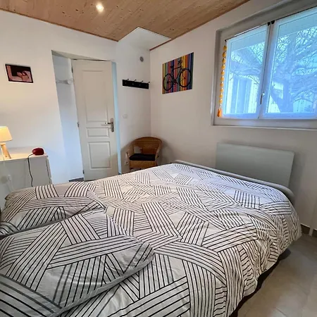 Paisible Independant Avec Jardin Et Places De Parking Holiday home